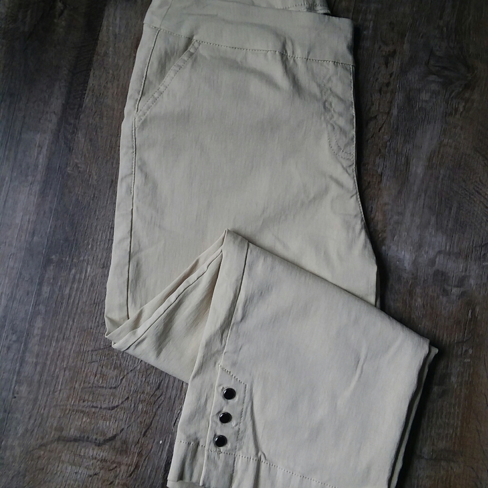 ❤Khaki Capri Pants- Slim Sation